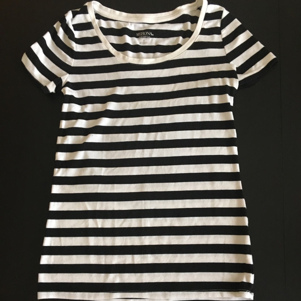 ❗️Price drop❗️Black and white top